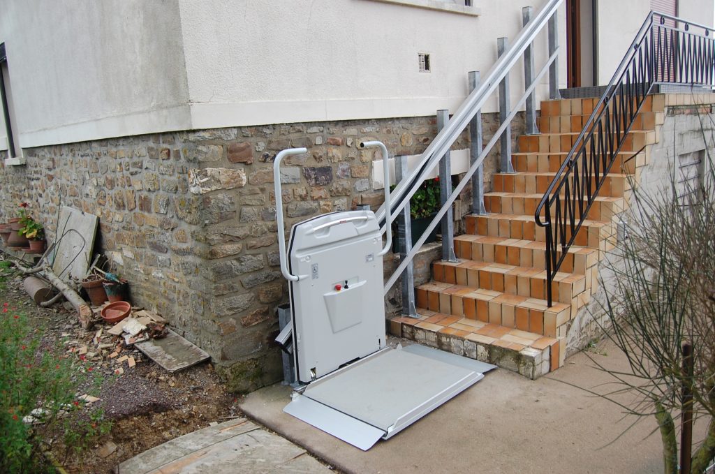 Plateforme Monte Escalier Exterieur