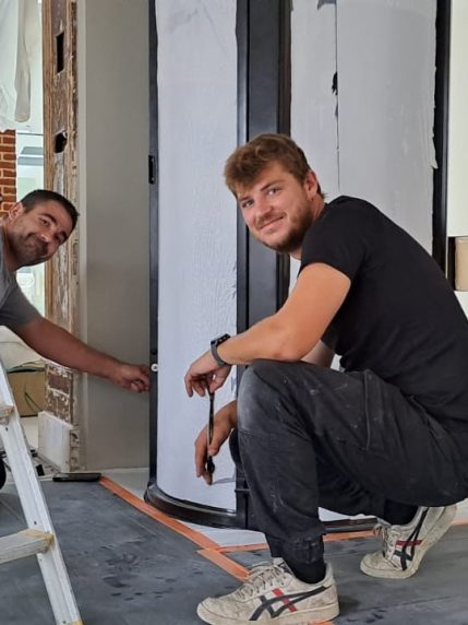 Mathieu Et Matisse Devant Pve Chantier